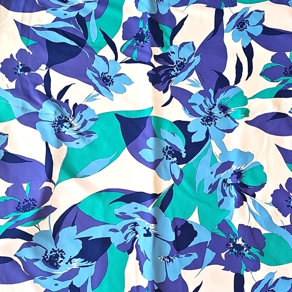 Floral Sleeveless Dress in Blue and White By Columbia Sportswear - Picture 5 of 8